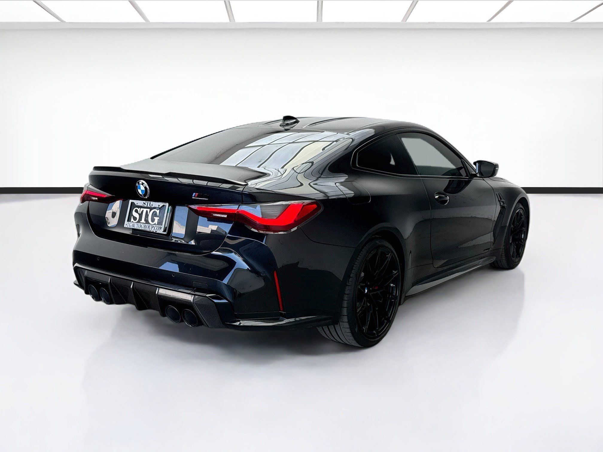 Used 2022 BMW M4 Competition w/ M Carbon Exterior Package RWD image 4