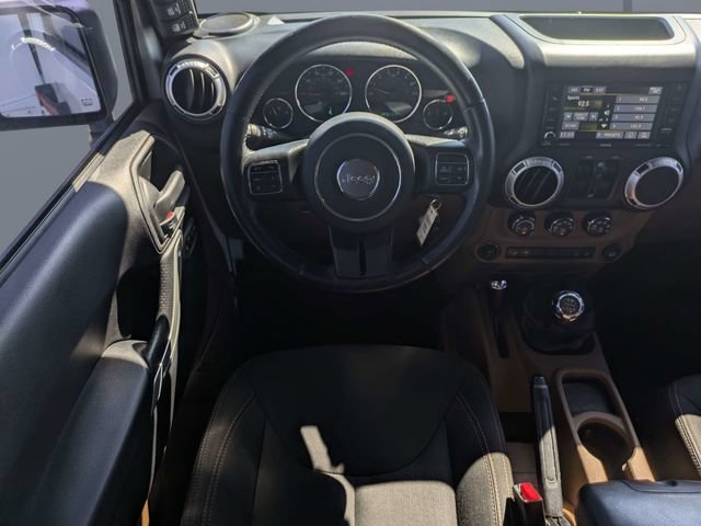 Used 2016 Jeep Wrangler Unlimited Sahara w/ Dual Top Group AWD/4WD image 15