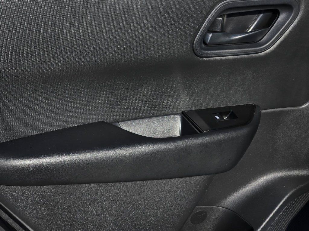 Certified 2025 Nissan Rogue S FWD image 11