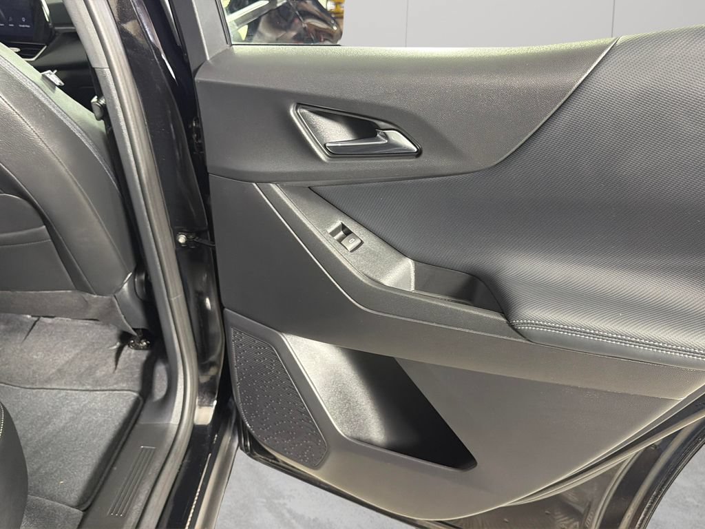 Used 2026 Chevrolet Equinox LT FWD image 32