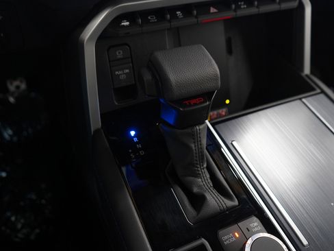 Used 2025 Toyota Sequoia Platinum image 29