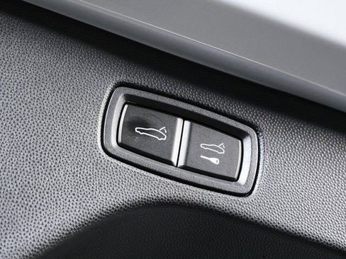 New 2026 Porsche Macan 4S Electric image 32