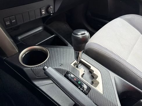 Used 2013 Toyota RAV4 XLE image 28