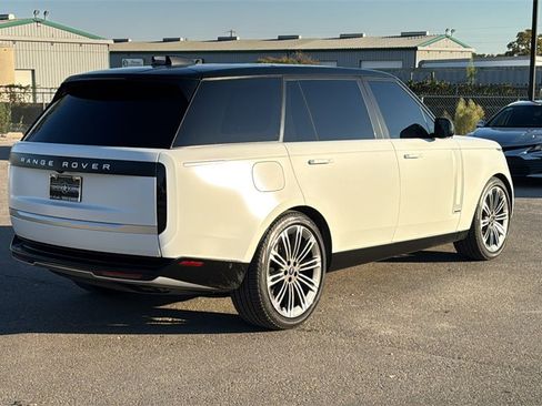 Used 2024 Land Rover Range Rover Long Wheelbase Autobiography image 6