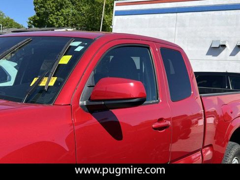 Used 2023 Toyota Tacoma SR image 9