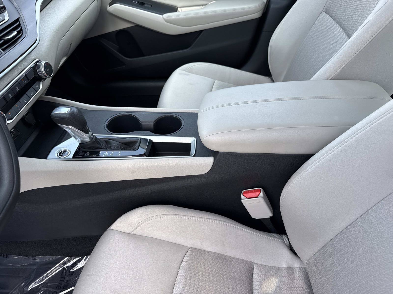 Used 2025 Nissan Altima 2.5 SV FWD image 21