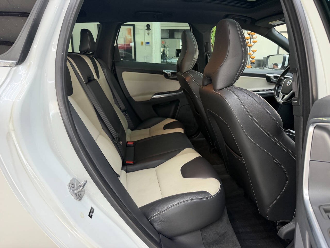 Used 2016 Volvo XC60 T6 AWD/4WD image 15