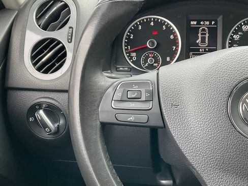 Used 2014 Volkswagen Tiguan SE FWD image 37