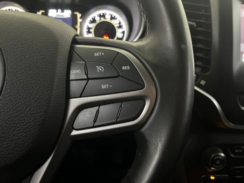 Used 2019 Jeep Cherokee Latitude Plus image 63