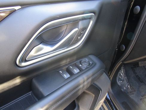 Used 2022 GMC Yukon XL SLE image 22