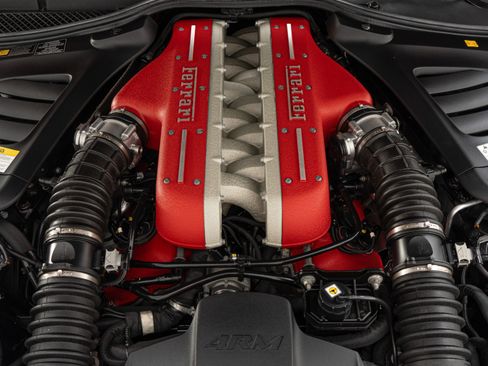 Used 2020 Ferrari GTC4Lusso image 12