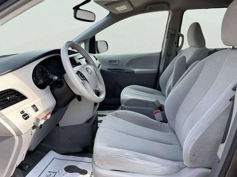 Used 2013 Toyota Sienna LE FWD image 11