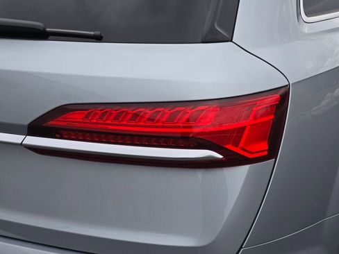 Used 2025 Audi Q7 Premium Plus image 12