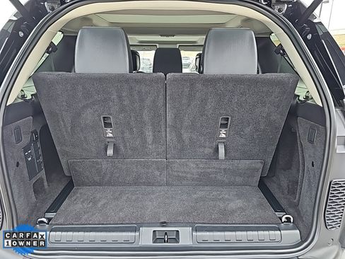 Used 2024 Land Rover Discovery S image 28