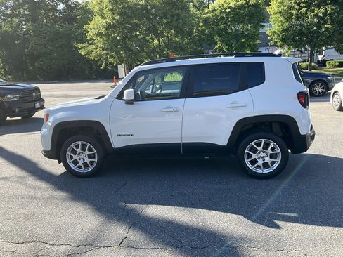 Used 2020 Jeep Renegade Latitude w/ UConnect 8.4 Nav Group AWD/4WD image 8