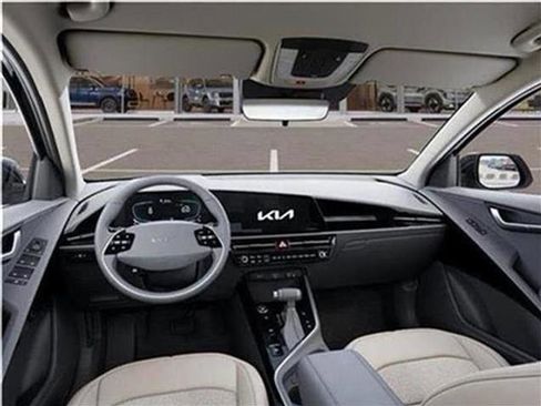 New 2025 Kia Niro EX image 41
