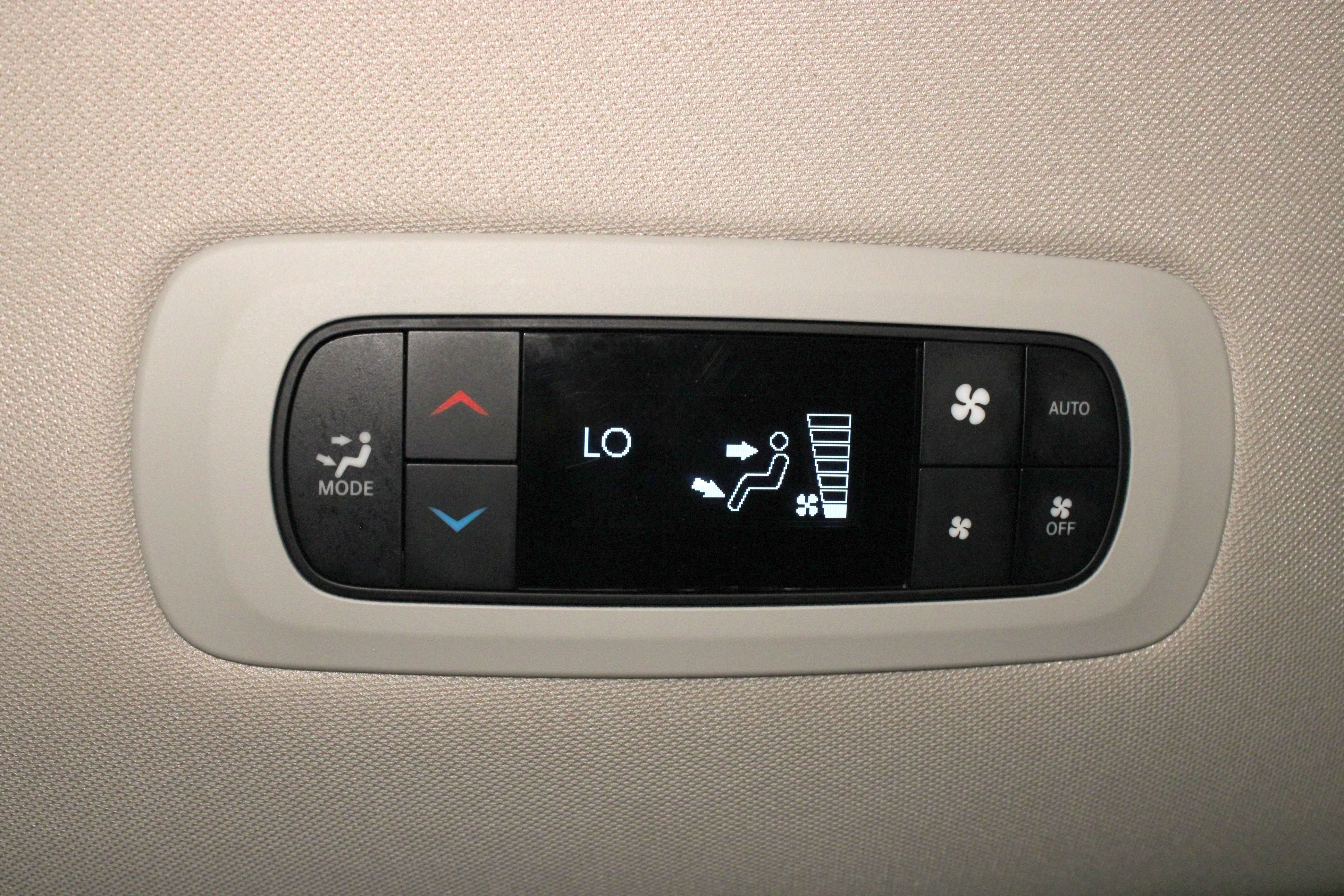Used 2024 Chrysler Pacifica Touring-L FWD image 27