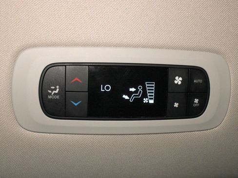 Used 2024 Chrysler Pacifica Touring-L FWD image 27