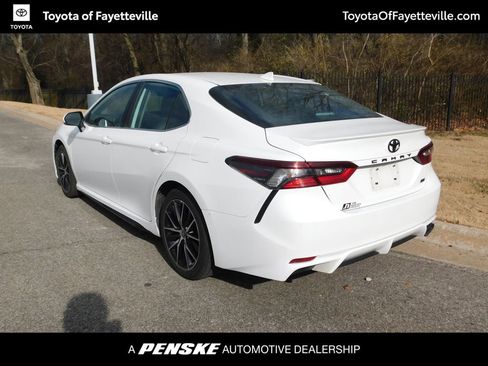 Used 2024 Toyota Camry SE image 9