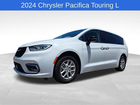 Used 2024 Chrysler Pacifica Touring-L FWD image 10