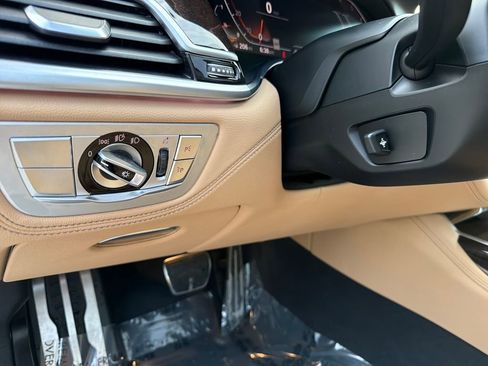 Used 2021 BMW 750i xDrive w/ Executive Package image 20