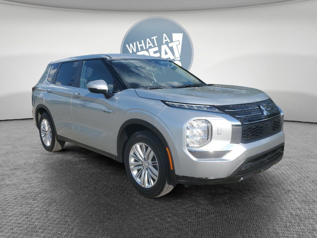 Used 2025 Mitsubishi Outlander ES AWD/4WD image 1