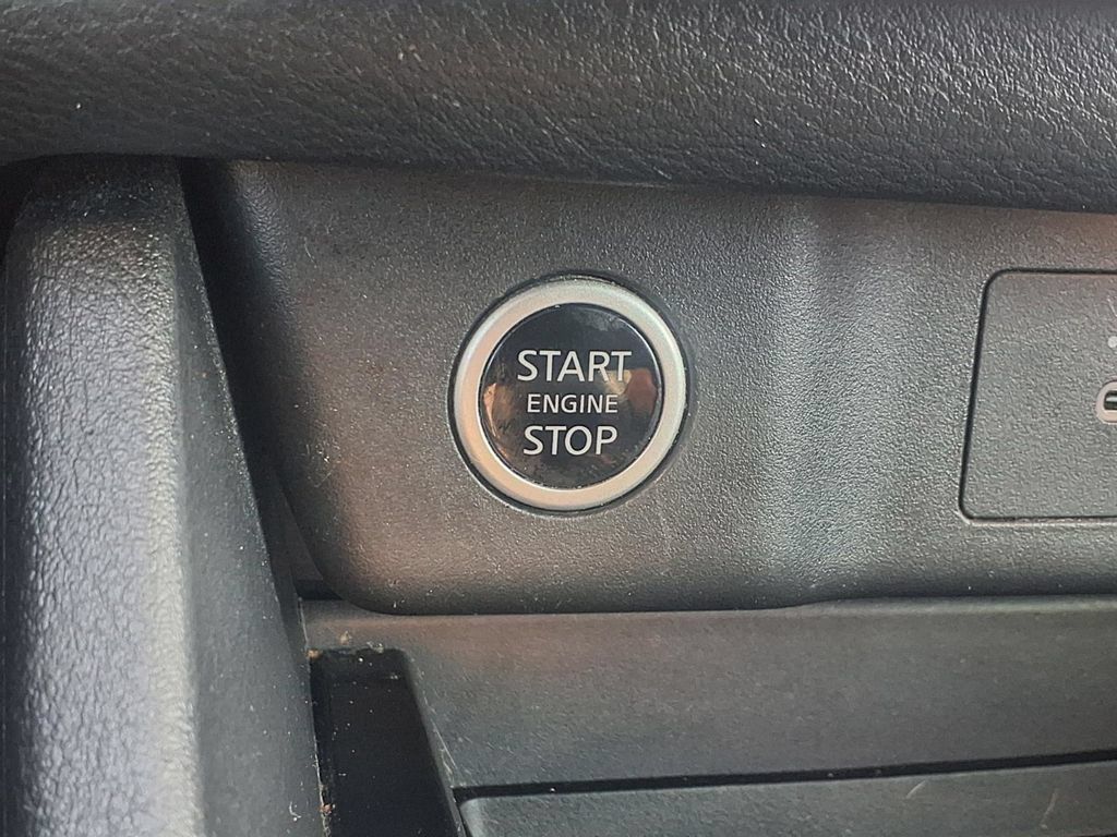 Used 2021 Nissan Rogue SV w/ Premium Package FWD image 11