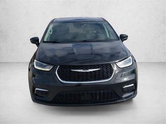 Used 2024 Chrysler Pacifica Touring-L video 2