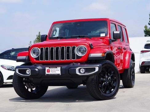 Used 2025 Jeep Wrangler Unlimited Sahara w/ Safety Group AWD/4WD image 4