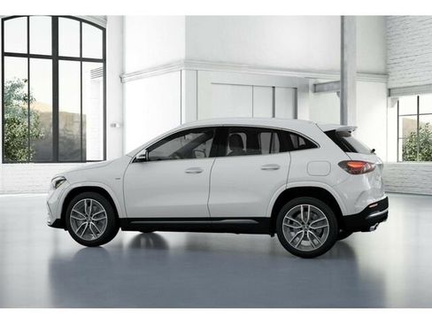 New 2025 Mercedes-Benz GLA 35 AMG 4MATIC image 33