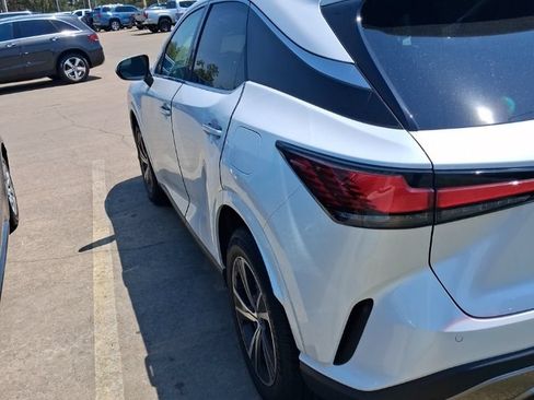 Used 2024 Lexus RX 350 FWD w/ Technology Package image 4