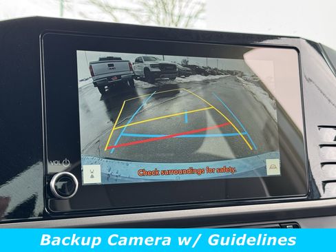 Used 2025 Toyota Camry SE image 9