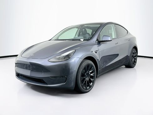 Used 2023 Tesla Model Y 2WD image 3