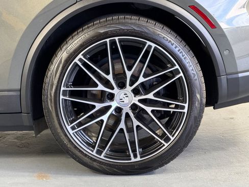 Certified 2024 Porsche Macan 4 Electric image 34