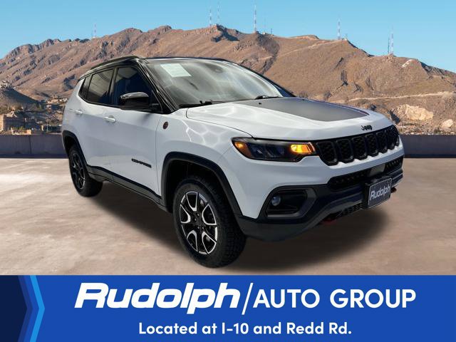 Used 2025 Jeep Compass Trailhawk w/ Trailer Tow Group AWD/4WD image 8