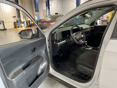 Used 2025 Hyundai Kona SEL image 8