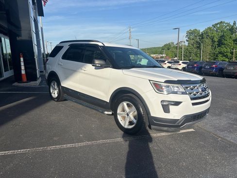 Used 2019 Ford Explorer XLT w/ Equipment Group 202A image 4