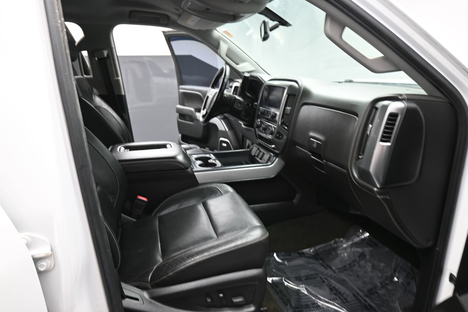 Used 2017 Chevrolet Silverado 2500 LTZ w/ Duramax Plus Package AWD/4WD image 21