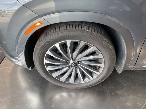 Used 2025 Hyundai Palisade Calligraphy image 12