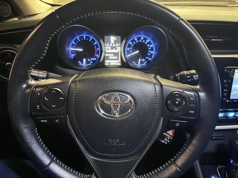 Used 2018 Toyota Corolla iM w/ Carpet Mat Package (TMS) image 18