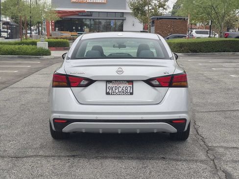 Used 2022 Nissan Altima 2.5 SV FWD image 9