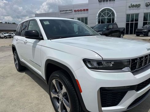 New 2026 Jeep Grand Cherokee Limited RWD image 2