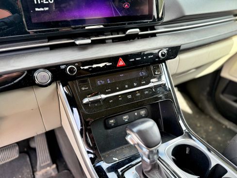 Used 2022 Kia Carnival SX FWD image 17