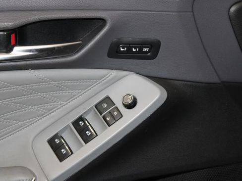 Used 2019 Toyota Avalon Limited w/ All Weather Liner Package FWD image 28