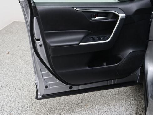 Used 2025 Toyota RAV4 XLE FWD image 12