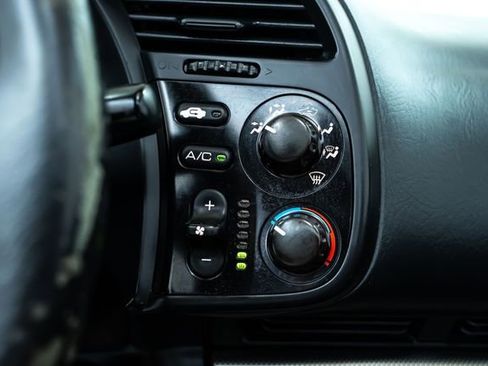 Used 2005 Honda S2000 image 25