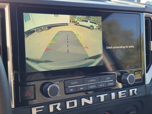 Certified 2025 Nissan Frontier SV image 30