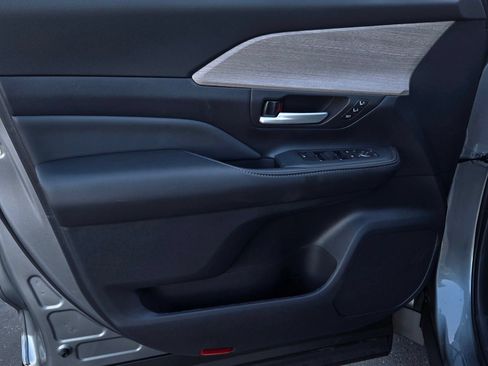 Certified 2026 Toyota Grand Highlander FWD image 9
