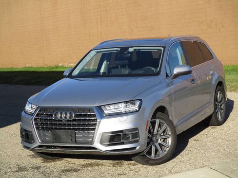Used 2018 Audi Q7 3.0T Prestige w/ Prestige Package image 3
