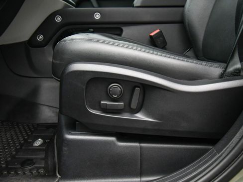 Used 2024 Land Rover Defender 110 S image 40